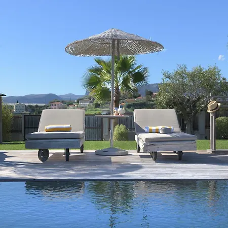 De Luxe Piscine Vue *