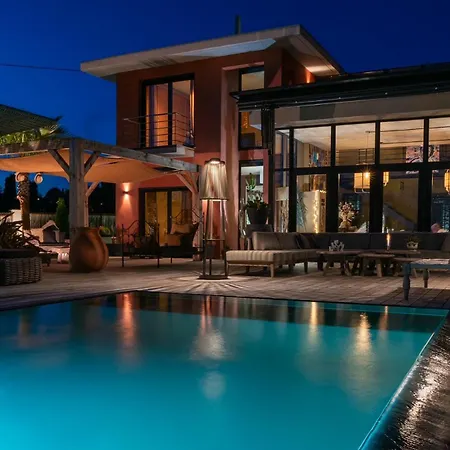De Luxe Piscine Vue *