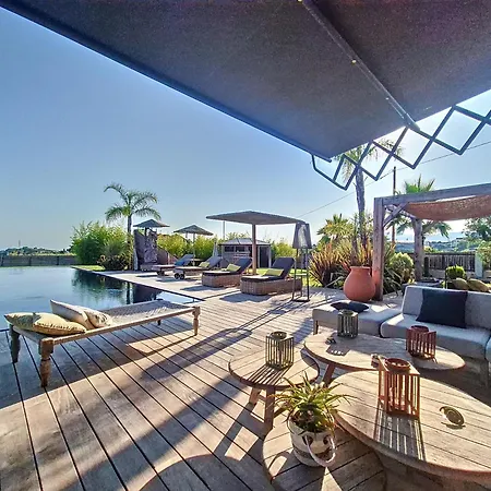 De Luxe Piscine Vue Villa